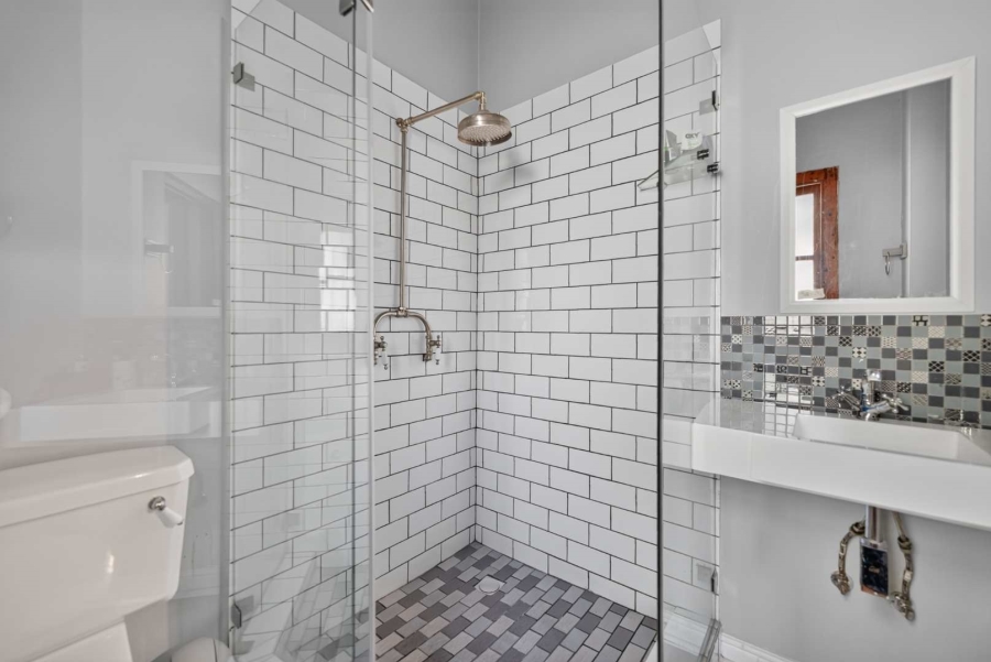 7 Bedroom Property for Sale in Oranjezicht Western Cape